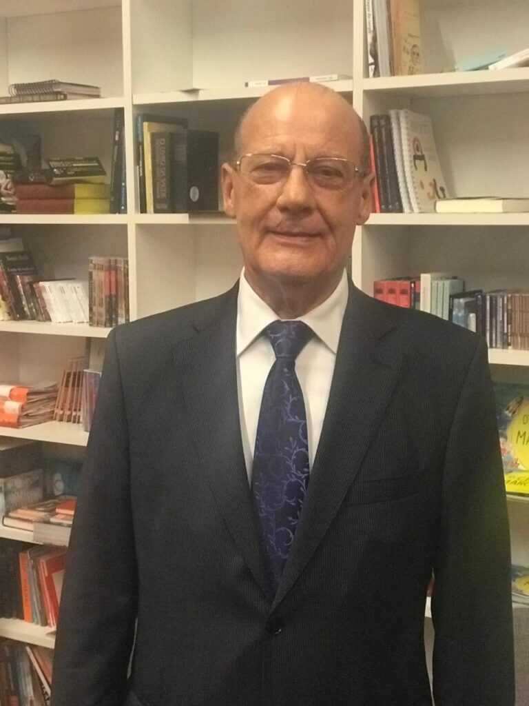 Dr. Ariovaldo Caodaglio